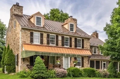 Какая технология покрытия PVDF делает наиболее устойчивую к выцветательству н...